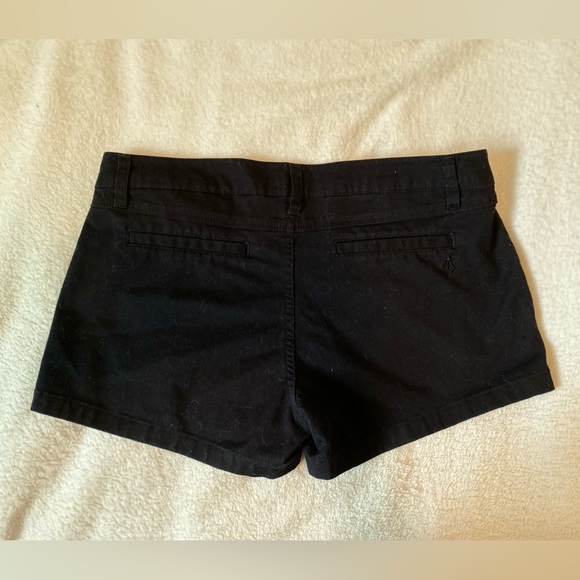 Volcom Mid-Rise Casual Women’s Shorts Black Size 7 - Picture 2 of 3